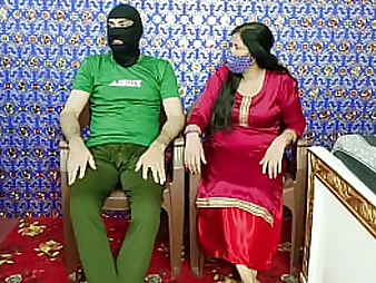 Super-fucking-hot Indian Bhabhi Meraju gets caught fapping in Doc waiting room