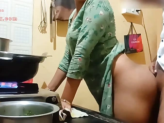 Witness this Indian Milf with a ample booty get down and sloppy in the kitchen