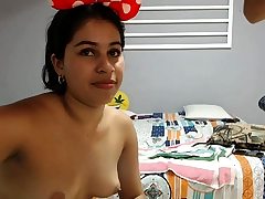 Hot amateur girly-girl teen on cam stripping