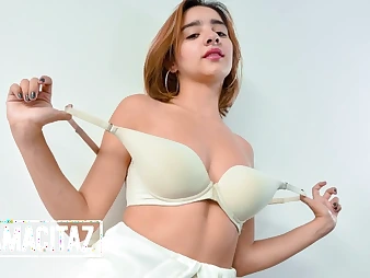 Small Latina Woman Seduced and Patched unconnected with Thick Blarney - MAMACITAZ