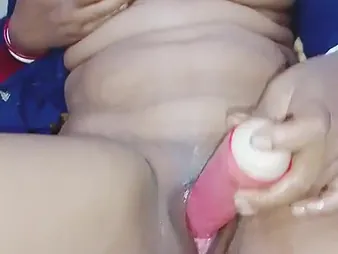 Desi Indian wifey fingers say no to soaking bedraggled pussy with no holds barred