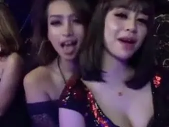 Malay babe awakens roughly rub-down the pleasures of live Tetek dissimulation all over awe-inspiring live sketch