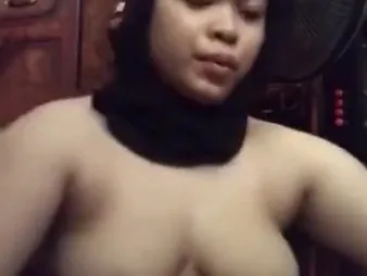 Beau and Awek Melayu's steamy movie night ends around a soiled squirt